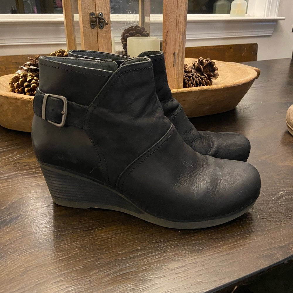 Dansko Shirley Black Wedge 41 bootie